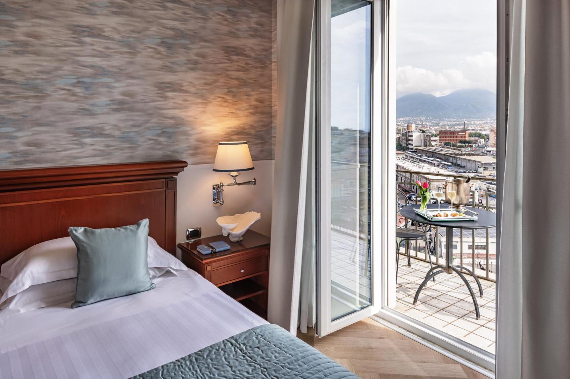 Starhotels Terminus Napoli Esterno foto