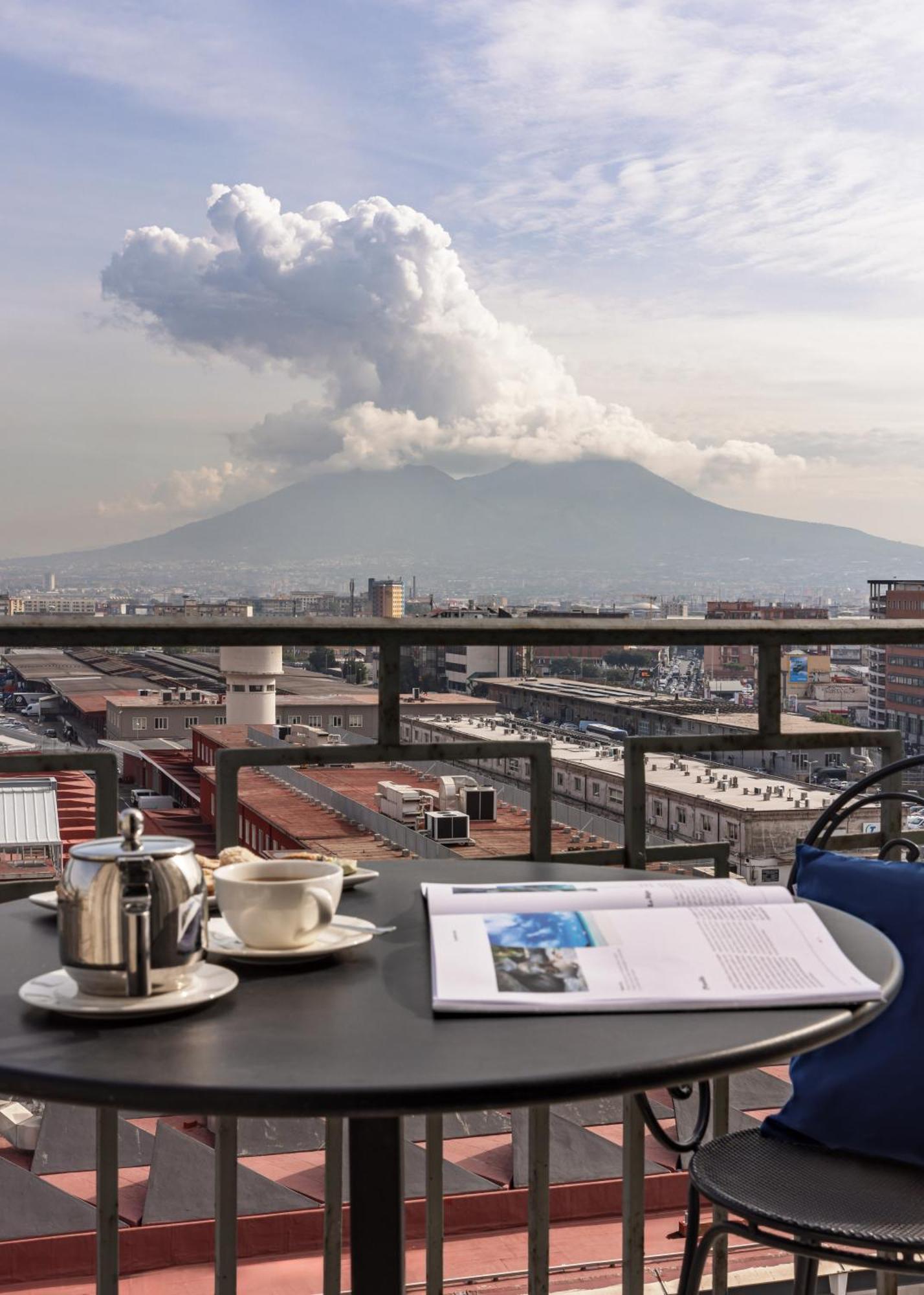 Starhotels Terminus Napoli Esterno foto
