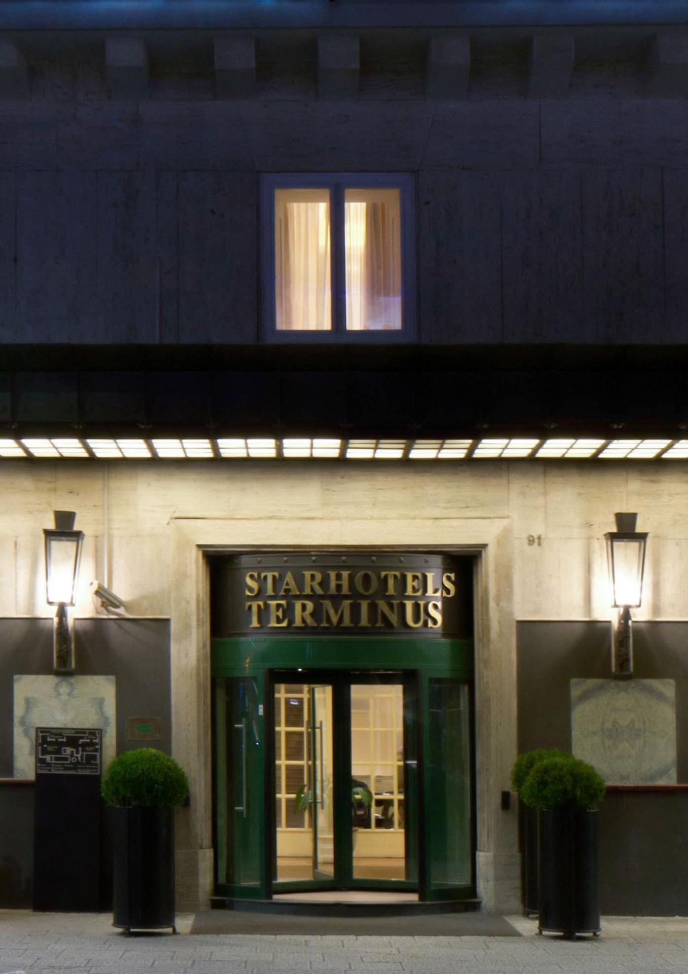 Starhotels Terminus Napoli Esterno foto
